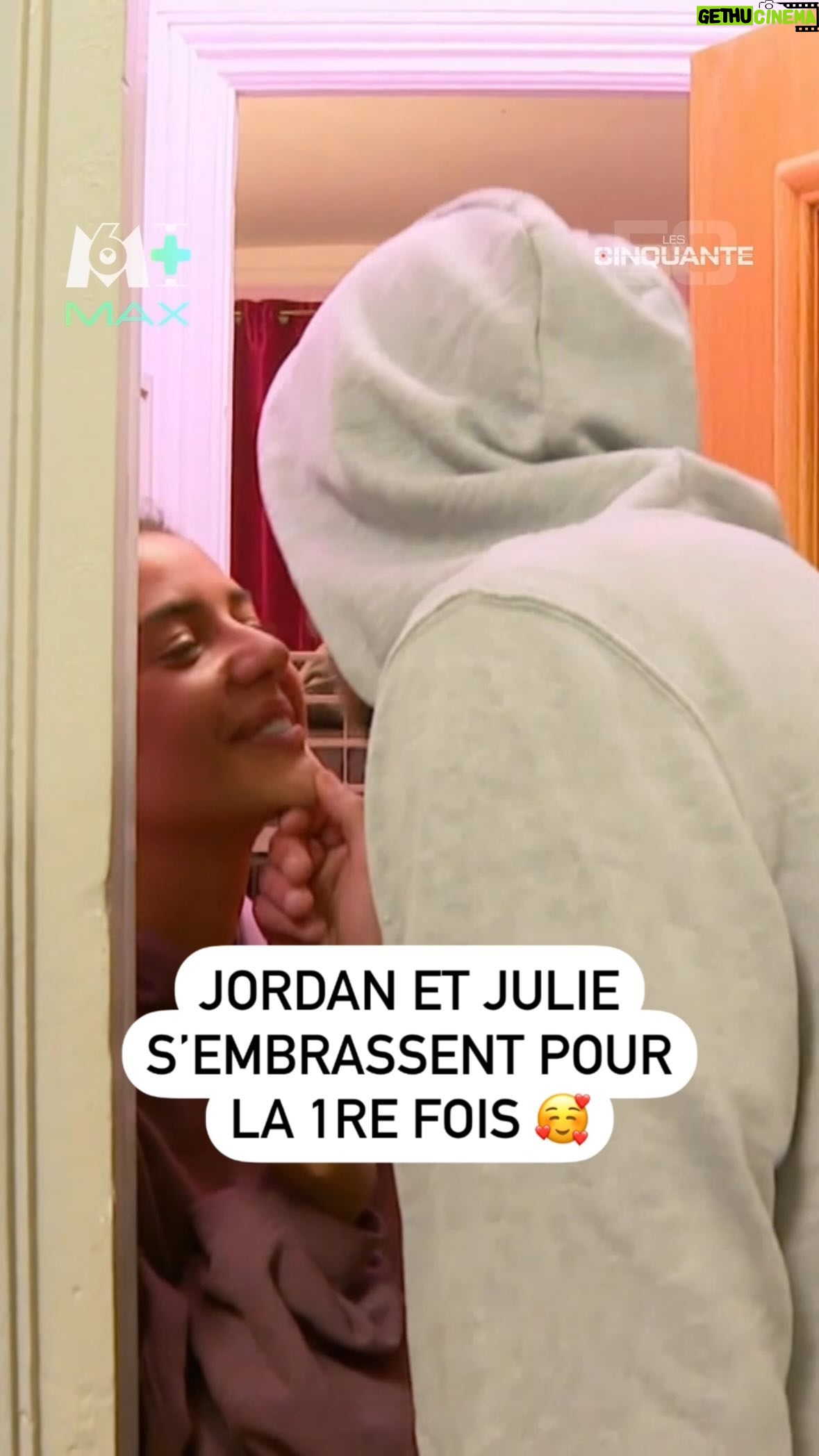 Julie Bertin - 20.9K Likes - "Je vais me coucher avec des papillons dans le ventre" 🦋
@jordan_0fficiel et @juliebrtn_off franchissent un nouveau cap ensemble en s’échangeant leur 1er baiser 👩❤️💋👨
🔴 #Les50, disponible en avant-première sur M6 avec l’option M6 MAX