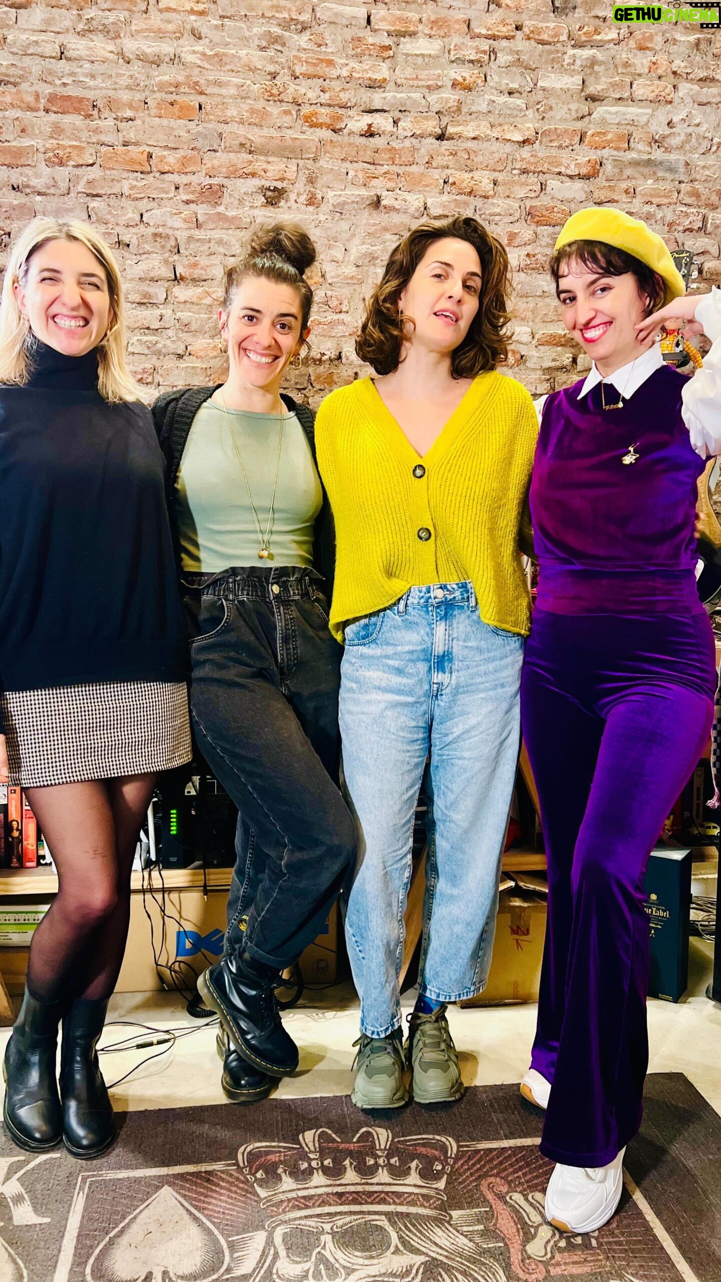 Julieta Díaz - 5K Likes - CONCHA FAMOSA 🦄 FT @julietadiaz77
EP ESTRENO del @conchaverso
Con esta invitada de lujo nos introducimos al mundo de la fantasía…
¿Cómo es salir con una famosa?
¿Cómo te encaran? ¿Cómo encarás?
¿Qué onda salir en la paparazzi?
¿Los varones te tienen miedo?
Hoy, cuando todos estamos expuestos, reflexionamos junto a Julieta sobre como encontrar lo real en el mundo de la imagen virtual.
DISPO EN YOUTUBE Y SPOTIFY BUSCANOS COMO #CONCHAPODCAST 🏃🏼♀️➡️🏃🏼♀️➡️🏃🏼♀️➡️ CORRÉ A ESCUCHARLO PORQUE VAS A AMAR 🐚🎙️🔥
#conchapodcast somos
@laupassa
@ladalia
@oujima
Video @radioencasa 🌟