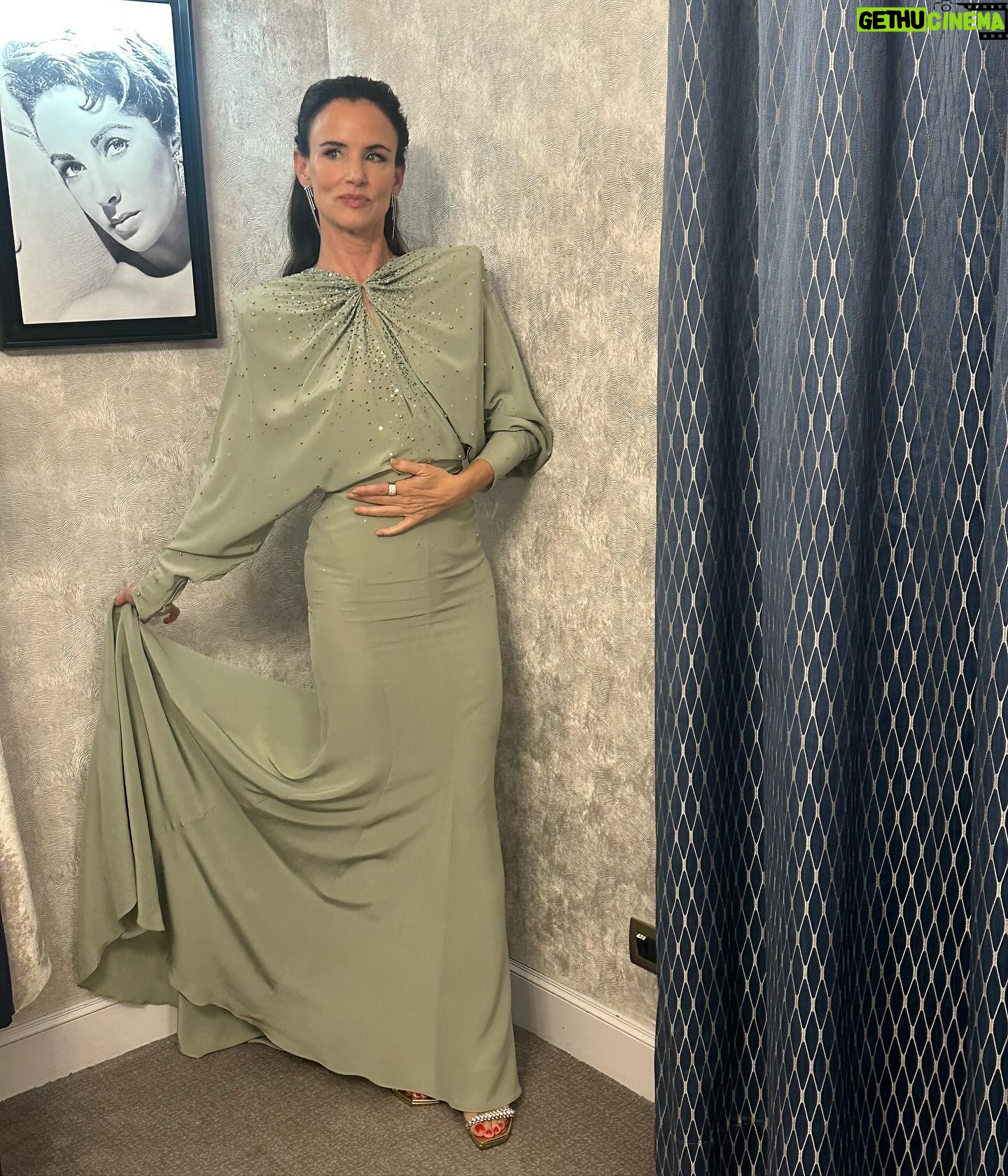 Juliette Lewis - 28.7K Likes - Every so often you get to fly to France with a new movie… @deauvilleus Thank you for being beautiful hosts to our little magical brutal film THE THICKET !
@daniandemmastyle
Dress
@harithand
@jimmychoo
@thisisstateproperty
@michaelm
@nicolerosejewelry