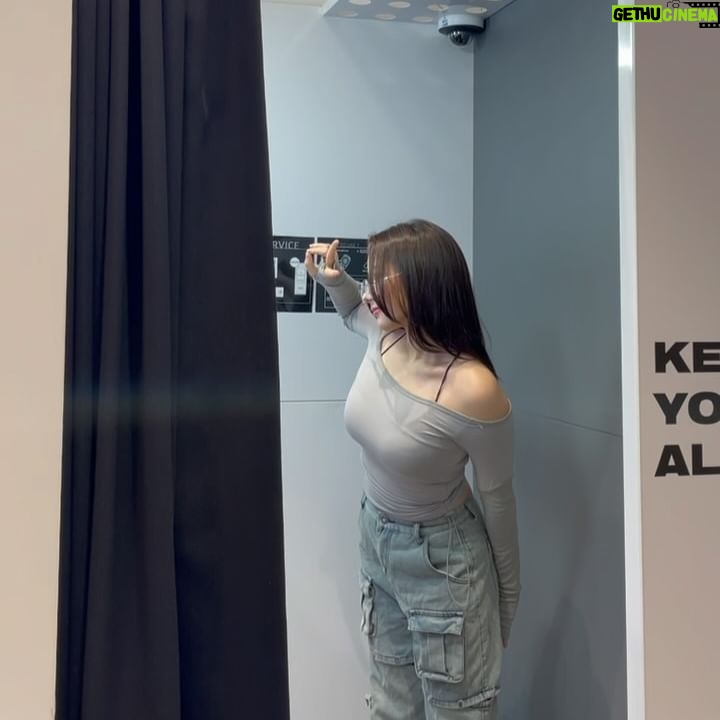 Jung Lea - 110.7K Likes - PHOTOISM with LEANAVVAB랴밥🍋
#PICORPORATION
안녕하세요 리아몬들! 제가 재밌는 소식을 들고 왔습니다!
제가 이번에 포토이즘과 프레임 콜라보를 하게 되었습니다 🎉
오늘부터 전국에 있는 포토이즘 전지점에서 촬영이 가능하니, 저와 사진 찍고 싶으신분들 포토이즘 한번씩 놀러가주세요💛
앞으로도 더 재밌는 활동으로 여러분들을 찾아갈게요✨
찍으신 분들은 스토리에 많이많이 자랑해주세요! 제가 찾아갈게요😉
✔️9/10 ~ 9/16
전국 포토이즘 전지점(14개국)에서 정리아(랴밥) 의 프레임을 확인 할수 있습니다!
✔️ ONLY IN PHOTOISM -> PiCORPORATION ->
Pick LEANAVVAB랴밥
Hello, LEAMONS🍋! I brought some fun news!
I’m doing a frame collaboration with Photoism this time🎉
Starting today, you can take photos at all locations across the country, so if you want to take a picture with me, please find Photoism💛
If you filmed it, post it on your story! I’ll go find it 😉