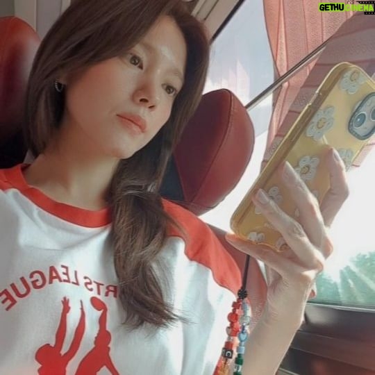 Jung Si-a - 0.9K Likes - 울 #쭈누_ 응원하러 가는 길~🏀