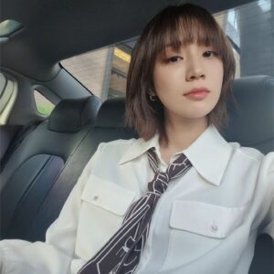 Jung Yoo-min Instagram - #안녕할부지
왕 귀여운 푸링이도 보고 반가운 얼굴들도 보고 -! 🐼❣️