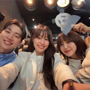 Jung Yoo-min Instagram - #안녕할부지
왕 귀여운 푸링이도 보고 반가운 얼굴들도 보고 -! 🐼❣️
