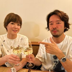 Juri Ueno Instagram - ケーキはいかが？🍰😋

お腹いっぱいなのに食べてしまった。🍽️
Cheers🥂

At RITA restaurant 

#wellington
@purenewzealand
