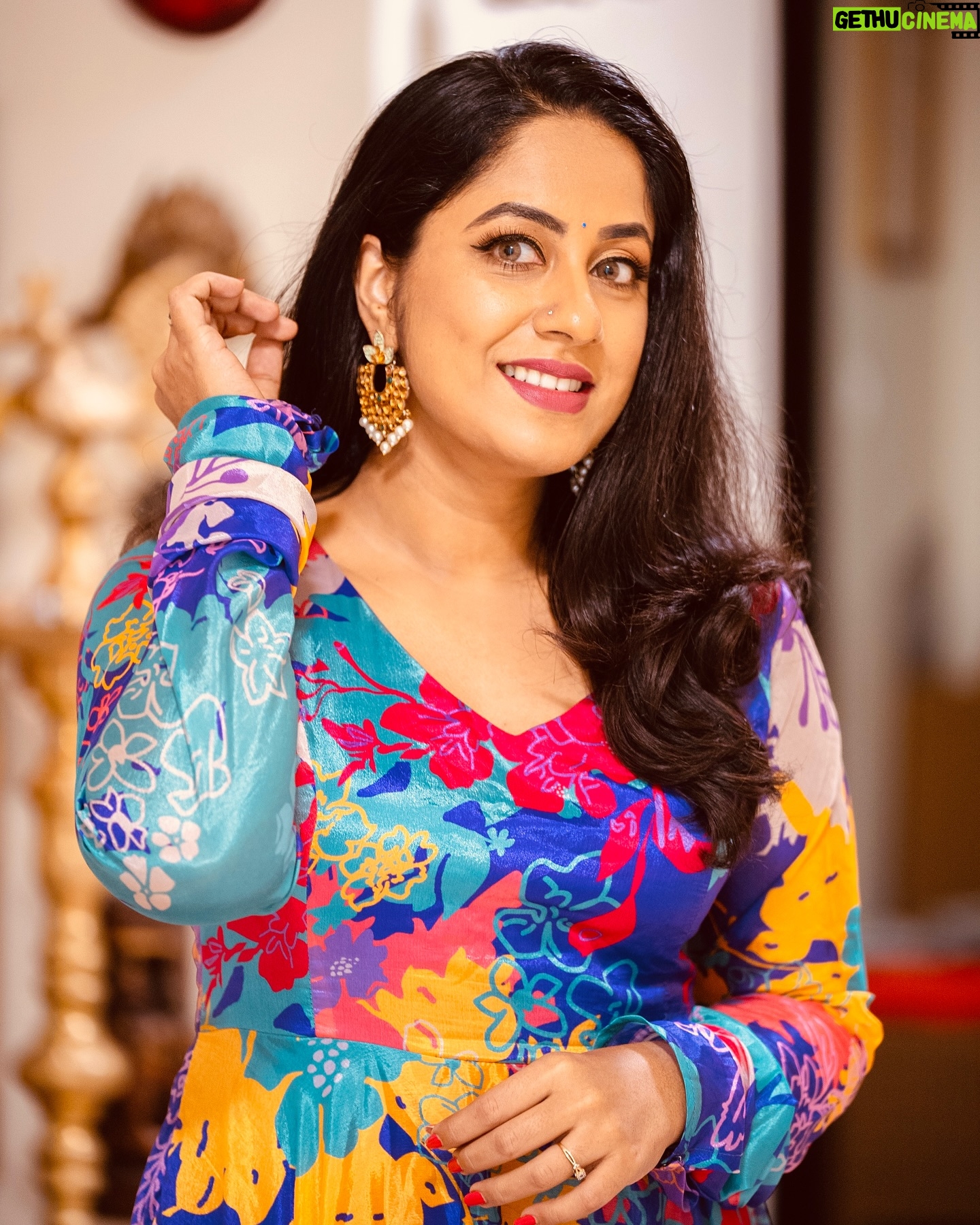 Jyothi Krishna - 1.4K Likes - ♥️💙💜💗💖💚🧡
#colorful #happyme #weekend #weekendvibes #jyothikrishna #actress #malayalamcinema #malayali #trending #picoftheday #viral #dubai #mydubai #home #happyweekend