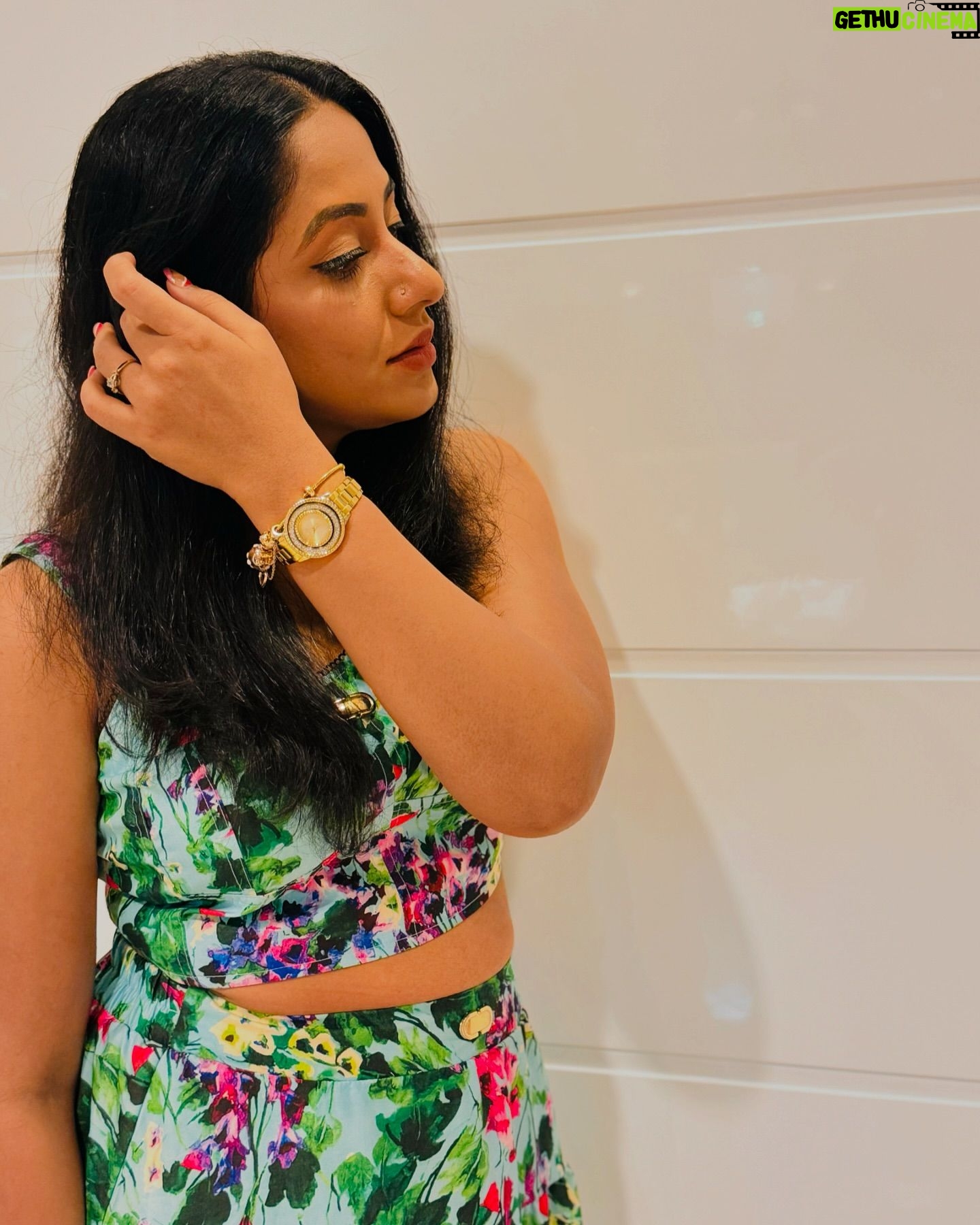 Jyothi Krishna - 1.5K Likes - “With the new day comes new strength and new thoughts.” 💚
#hello #goodmorning #monday #goodday #goodvibes #feelinggood #thinkpositive #haveagreatday #jyothikrishna #malayalamcinema #actress #malayali #southindiancinema #mollywood #dubaivibes #dubai #mydubai #dubaimallu #picoftheday #instapic #trending #viral