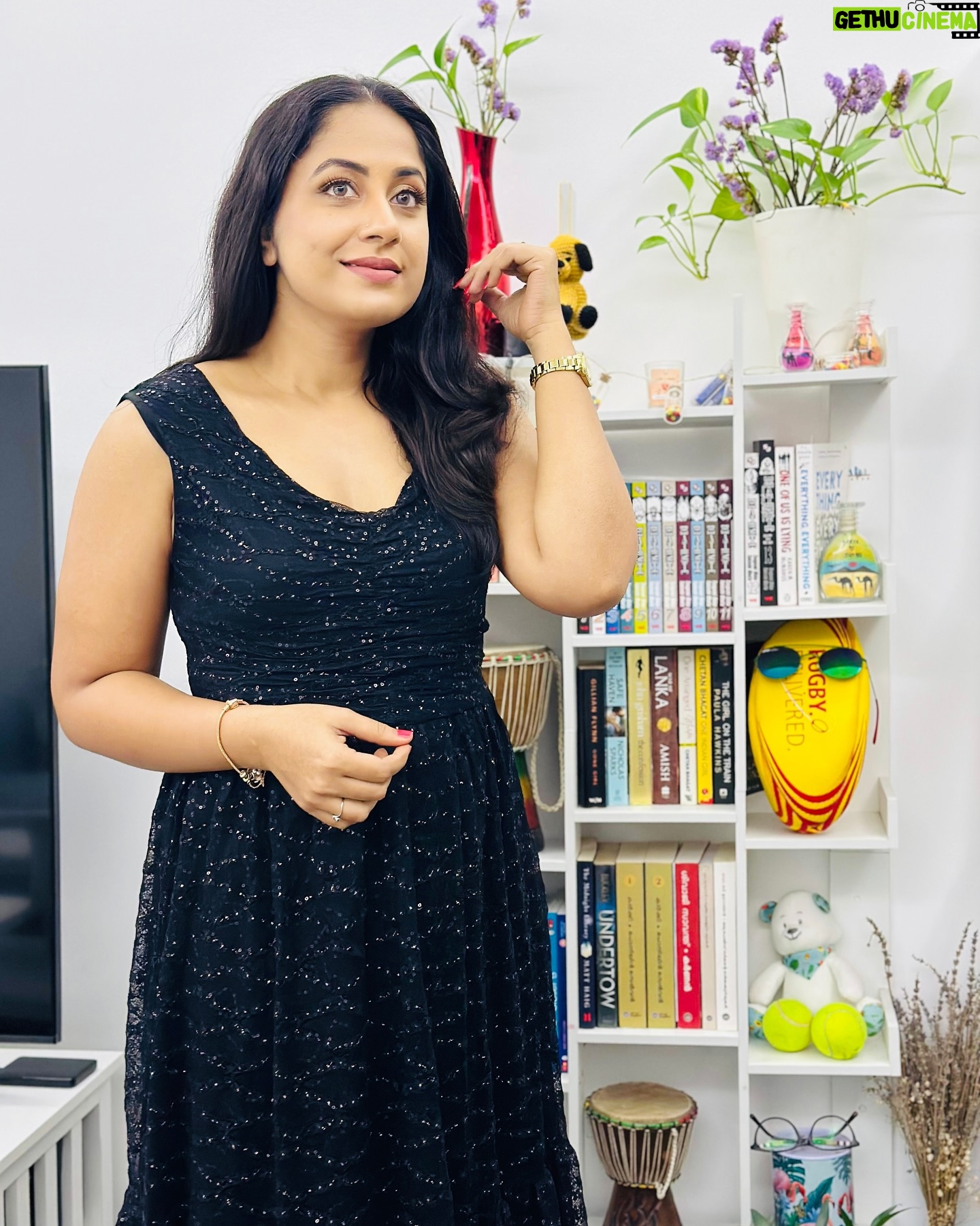 Jyothi Krishna - 2.6K Likes - “Don’t follow the crowd, let the crowd follow you.”
#jyothikrishna #beauty #in #black #actress #malayalamcinema #malayali