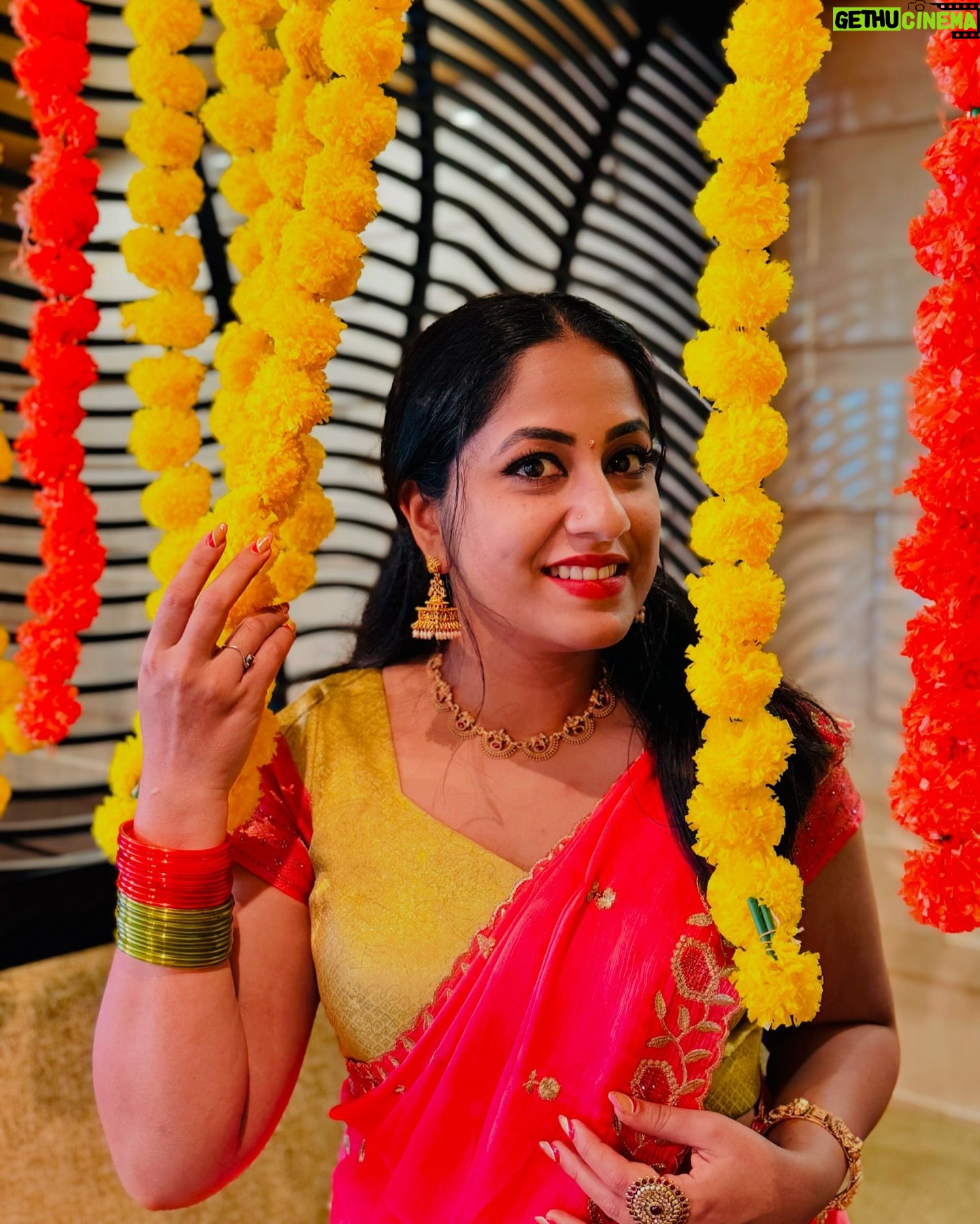 Jyothi Krishna - 1.4K Likes - Happy onam 🌼
#onam #onamcelebration #onamcollection #onam2024 #dubaionam #malayali #malayalipennu #mallu #malayalimanka #family #maveli #jyothikrishna #actress #dhavani