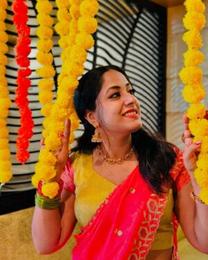 Jyothi Krishna Instagram - Happy onam 🌼

#onam #onamcelebration #onamcollection #onam2024 #dubaionam #malayali #malayalipennu #mallu #malayalimanka #family #maveli #jyothikrishna #actress #dhavani