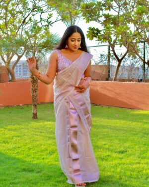 Jyothi Krishna Instagram - ഹൃദയം നിറഞ്ഞ ഓണാശംസകൾ 🌼

#onam #onam2024 #onamcelebration #onamsaree #happyonam #setmundu #malayalimanka #jyothikrishna #onapoove #maveli #sadya #onassdya #dubaionam