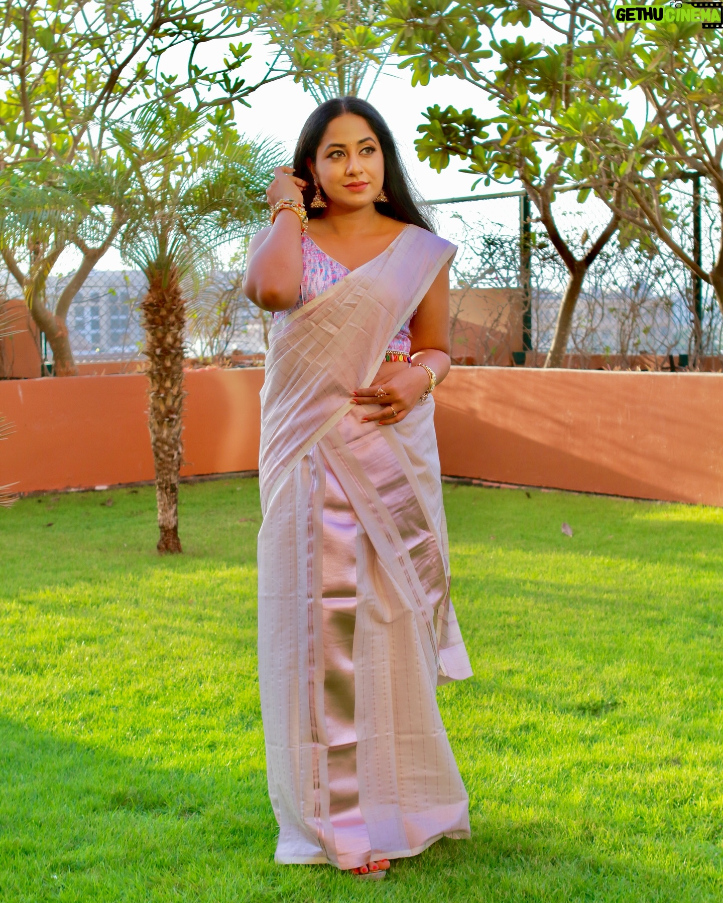 Jyothi Krishna - 1.7K Likes - ഹൃദയം നിറഞ്ഞ ഓണാശംസകൾ 🌼
#onam #onam2024 #onamcelebration #onamsaree #happyonam #setmundu #malayalimanka #jyothikrishna #onapoove #maveli #sadya #onassdya #dubaionam