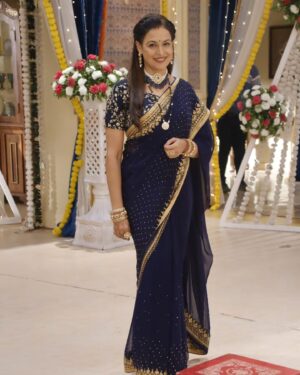 Jyoti Gauba Instagram - Embracing the essence of tradition and grace in my #Gehna look. 🌟✨

How much would you  rate this  look from 1 to 10?

.
 #TVShow #BehindTheScenes #TraditionalAttire #OnSetMagic #GehnaVibes #dangal #dangaltvchannel #gehna #10pm #montosat #TVSeries #CostumeGoals #ActingLife #OnSetLook #TraditionalFashion #Television #ShowStyle #IndianTelevision #ActressLife #TVDrama #BehindTheLook #CulturalElegance #RolePlay #OnScreen #dramaticscenes #gehnashow