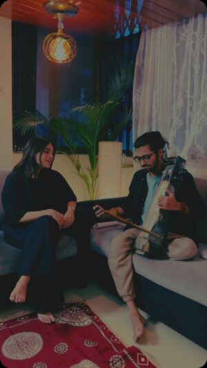 Jyotica Tangri Instagram - Here's a beautiful take on my song #chhotichhotigal with the essence of my favourite instrument #Sarangi by the extremely talented @mominkhanofficial 😇 
Cover music - @minormelody_shubh 
📸 @amitvermaofficial29 

Write in the comments if you'd like us to make more collab reels together! 
Also suggest which songs we can do next?

#ChhotiChhotigal #jyoticatangri #jtmusic #mominkhanmomin #motichoorchaknachoor #arjunaharjai @arjunaharjai @kumaarofficial #nawazudinsiddiqui #athiyashetty