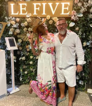 K.D. Aubert Instagram - 🇫🇷 Merci pour le repas et le service incroyable 🇫🇷 @le_five_restaurant #sixfourslesplages ☀️🌊🦀 #TheBoss