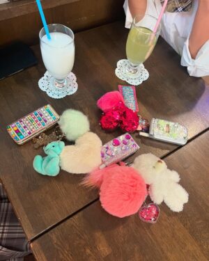 Kaho Takada Instagram - 今夜放送のシゴトえらび、
イベントプロデューサーの金子紗織さんを
演じさせて頂きました☺︎
写真を見た時、エネルギッシュでパワフルなお方だなと思い、お会いしても笑顔が弾けるお人、そこに行き着くまでに色んな事を経験されたのだなと。
金子さんの学生時代から今に至るまで、
是非お仕事のヒントを受け取って下さい☺︎
今夜8/21(水)NHK.Eテレ22:00~
#シゴトえらび