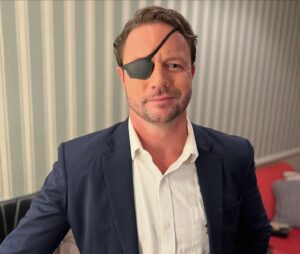 Kaitlan Collins Instagram - #StartTheClock: Tonight’s episode of #RealTimeHBO with @BillMaher feat. @KaitlanCollins, @DanCrenshawTX and #JamesCarville is now available to @streamonmax! 

Watch the conversation continue after the show on #RTOvertime @ our YouTube channel