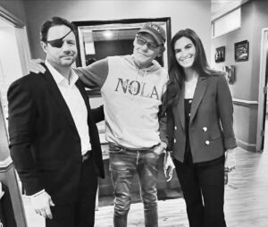 Kaitlan Collins Instagram - #StartTheClock: Tonight’s episode of #RealTimeHBO with @BillMaher feat. @KaitlanCollins, @DanCrenshawTX and #JamesCarville is now available to @streamonmax! 

Watch the conversation continue after the show on #RTOvertime @ our YouTube channel