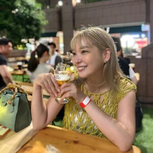Kanako Takatsuki Instagram - 夏のビール活動🍻
ビアガーデンすぐ検索しちゃう🔍

@ambergleam_official さんの
黄色の編み編みトップス🐝お気に入り💛
他の服は🏷️タグ見てね！
#PR