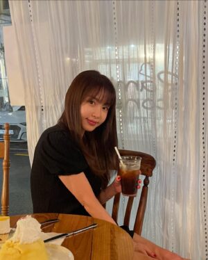Kang Ye-won Instagram - 추석날씨가 습하다습해💦
집콕🏡