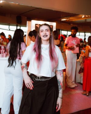 Karen Bachini Instagram - Mais closes belíssimos da ativação @karenbachinibeauty no evento do @somosgruposoma 💖 Foi incrível estar com vocês lá! Obrigada @zz.mall @arezzo @mboombeauty 🥰

Fotos por @lecanovo