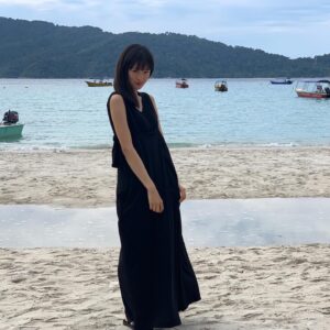 Karen Otomo Instagram - 今日好き、いよいよ明日最終回🥹❤️‍🔥
ドラマよりもドラマチックで、
全く予想もつかないラスト。
ぜひ、見届けましょう、、、！✨

あまりに楽しそうな旅が羨ましくなって引っ張り出してきた、「海と共に」な写真たち。
最近のものからもはや幼いものまで。
いつの、何のオフショットなのか、
記憶を遡りながらご覧ください🤭

インスタ、写真いっぱい載せられるようになってる😳