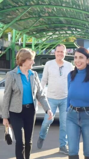 Karla Rubilar Instagram - ¡Juntos seguimos soñando alto! 
El servicio público y social, se vive desde las comunas donde sus habitantes confían en la responsabilidad de quienes impulsamos la unión y la esperanza. 

Se de todo el compromiso de @karlaenaccion y del tremendo trabajo de @germancodinapowers y eso es lo que nuestros vecinos quieren y valoran en Puente Alto.

Tenemos que creer y trabajar para que un mejor 🇨🇱 sea posible💪🏼