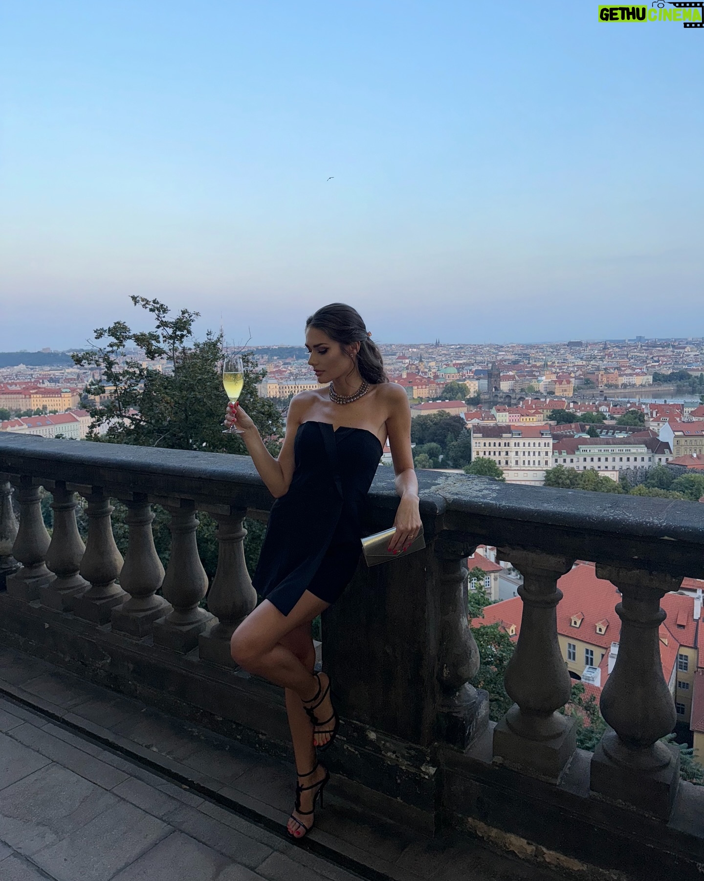 Karolína Kokešová - 1.3K Likes - Thank you for having me @rabanne 💛
#MILLIONGOLDFORHER #RABANNEPARFUMS
