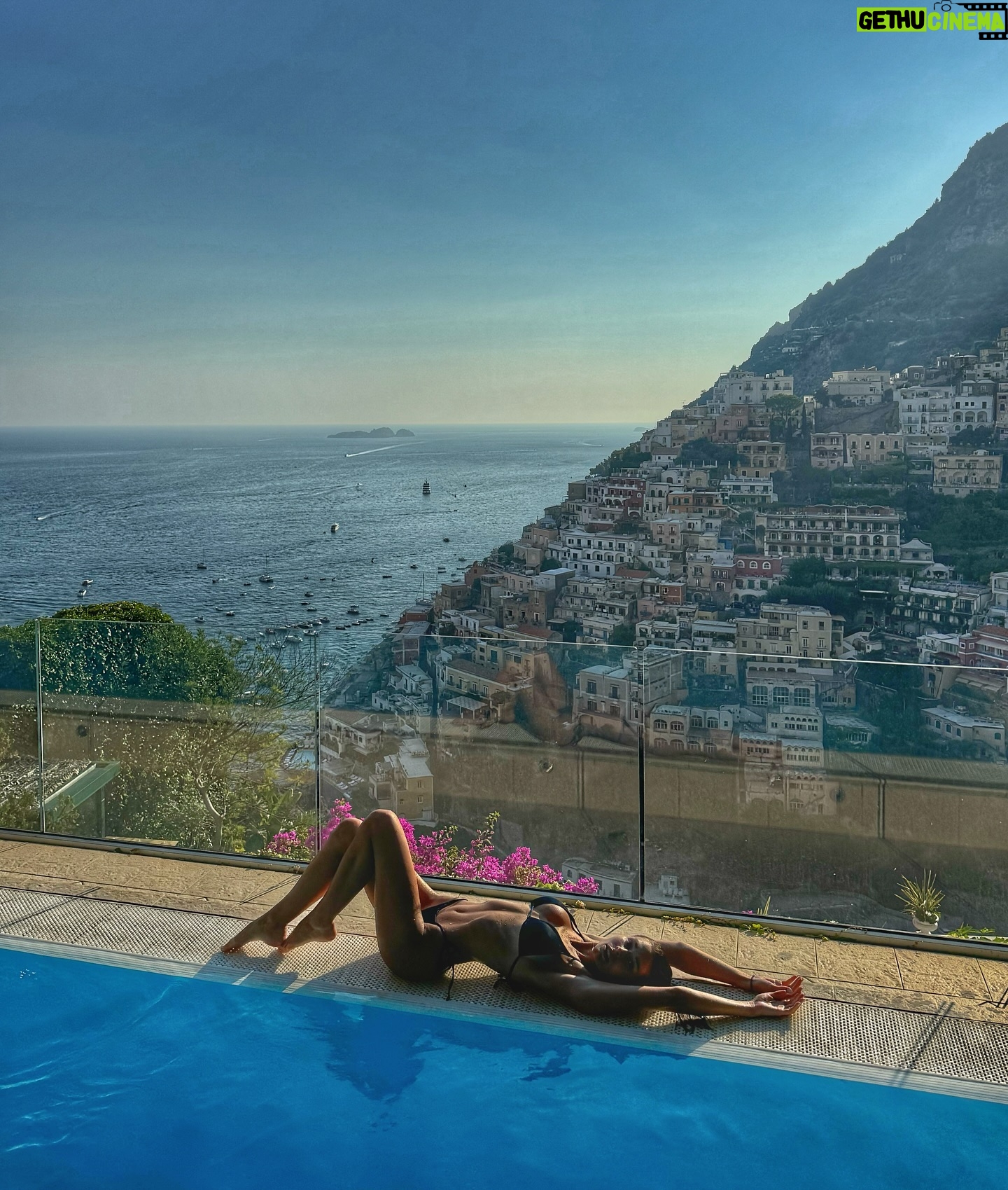 Karolína Kokešová - 2.4K Likes - Gorgeous @villa_fiorentino_positano 🍋🍷☀️🍝💙
#positano #italy #grazie