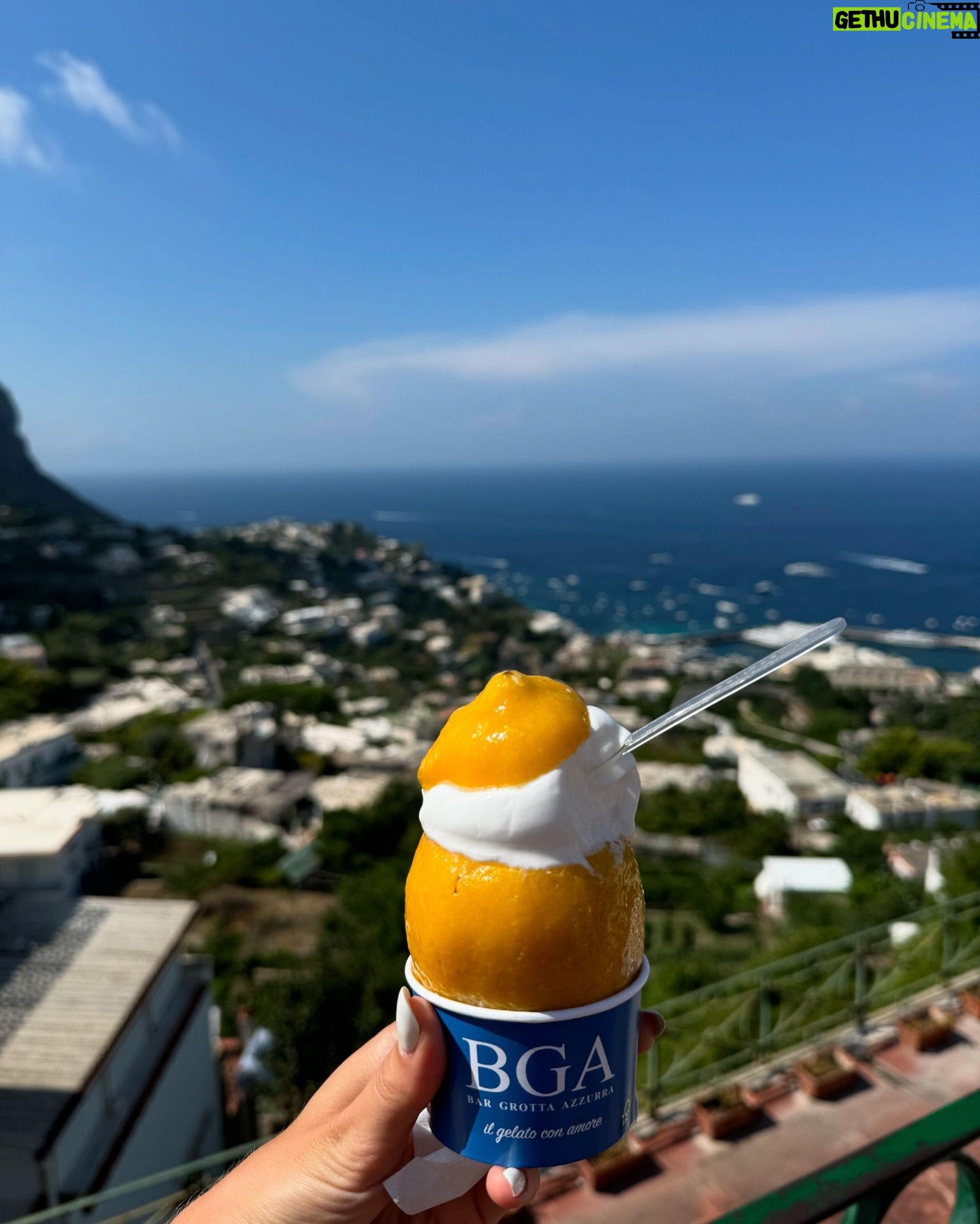 Karolína Kokešová - 2K Likes - Thank you Capri, you’ve been wonderful 💙🍋 #italy #capri #dump