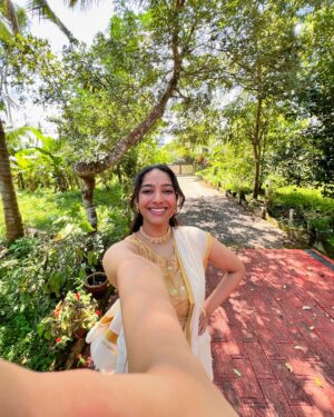 Karthika Muralidharan Instagram - Onam 2024 
Graced by Family , Friends , Food , Flowers , Farms and a whole lott of cuddles and love 
🌼💐🌻🌸🌺🌷🪻🪷💖💝💞