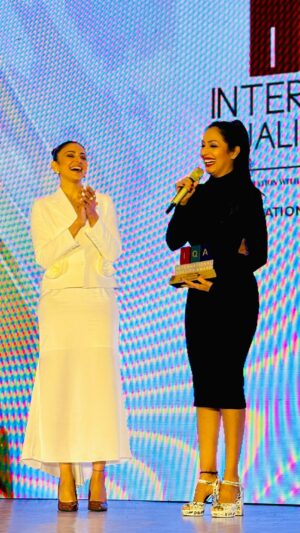 Kashmera Shah Instagram - At an award show with my little munchkins. They wanted to see their mom get an award as they have only seen their dad get one. Loved this moment and thank you @rakulpreet for being such a gracious guest. You looked stunning as usual. Thank you @brandsimpact @soapboxprelations @ankitasingh_21_ @amol_monga 
#iqa2024 #internationalqaulityawards2024 #kashmerashah #kashmirashah #kash #laughterchefsunlimitedentertainment #rayaan #rayaanksharma #krishaang #krishaangksharma @krushna30