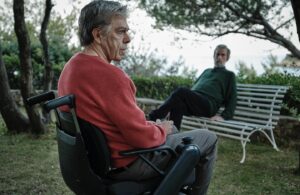 Kasia Smutniak Instagram - Ieri sera è andato in onda “ Il Colibrì”  di Francesca Archibugi . È stato un film davvero speciale per me , per tanti motivi . Non l’ho visto , solo l’inizio . Non riesco a distaccarmi , a trovare una distanza giusta per poter essere una semplice spettatrice . A volte , le storie ti oltrepassano  e si portano via un pezzo di te . 
 
È  bello vedere  che un film così , una storia che celebra la vita ma anche il diritto di scegliere quando porvi fine , è andato in onda sulla prima rete nazionale e in prima serata . 

#ilcolibrì @rai_cinema @fandango_official