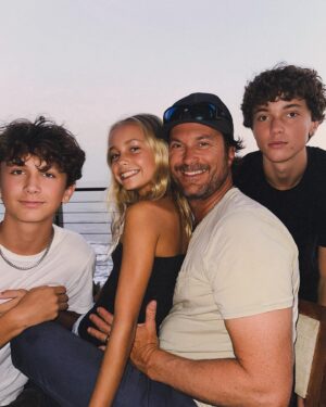 Kate Hudson Instagram - Pictured here….my bro on his birthday with his beautiful children 🤍 Oliver in his element being the best father. Always love celebrating our Ollie 🎂✨ It was also a great excuse to wear this dress I purchased in Greece that I love almost as much as celebrating him 😉 How bout big love for my bro 🦋❤️