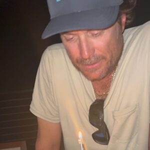 Kate Hudson Instagram - Pictured here….my bro on his birthday with his beautiful children 🤍 Oliver in his element being the best father. Always love celebrating our Ollie 🎂✨ It was also a great excuse to wear this dress I purchased in Greece that I love almost as much as celebrating him 😉 How bout big love for my bro 🦋❤️