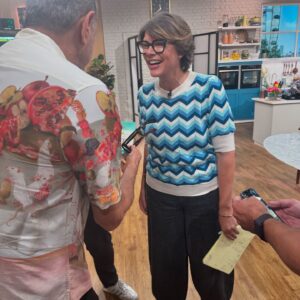 Kate Silverton Instagram - Had a brilliant time taking your questions @thismorning … #backtoschool 

SWIPE ➡️ to hear some of the tips I shared - AND to see which Hollywood star has gone home with a  copy of ‘there’s still no such thing as naughty’ !! 🎊🎊💪🏼

#thismorning #theresnosuchthingasnaughty #parenting