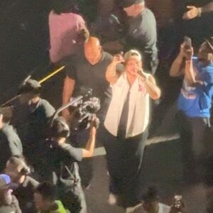 Kathryn Dunn Instagram - when you find out @kanebrown is a big brother fan 🤠🎶🤯
#kanebrown #kanebrownmusic #kanebrownconcert