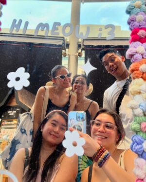 Katrina Dovey Instagram - KL DAY 2 🥰

On this day, we took the hop on hop off bus around the city so we could make the most of a day and see all KL has to offer 😄

First stop was Chinatown where we had CHICKEN RICE of course 🤤

Checked out Central Market, Istana Negara Palace and much more. Took my family to Nando’s then ended the night with some swimming 🏊‍♀️ 

Would you like a list of my Kuala Lumpur favorites? :)