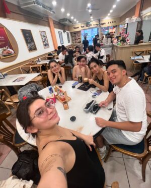 Katrina Dovey Instagram - KL DAY 2 🥰

On this day, we took the hop on hop off bus around the city so we could make the most of a day and see all KL has to offer 😄

First stop was Chinatown where we had CHICKEN RICE of course 🤤

Checked out Central Market, Istana Negara Palace and much more. Took my family to Nando’s then ended the night with some swimming 🏊‍♀️ 

Would you like a list of my Kuala Lumpur favorites? :)