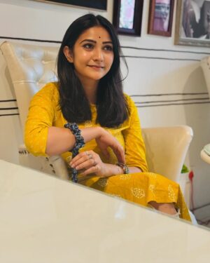 Kaushambi Chakraborty Instagram - চোখ ধরেছে মেঘের ছাতা..

আলতো মিঠে ব্যথারা চিনিচিন🌧️😊