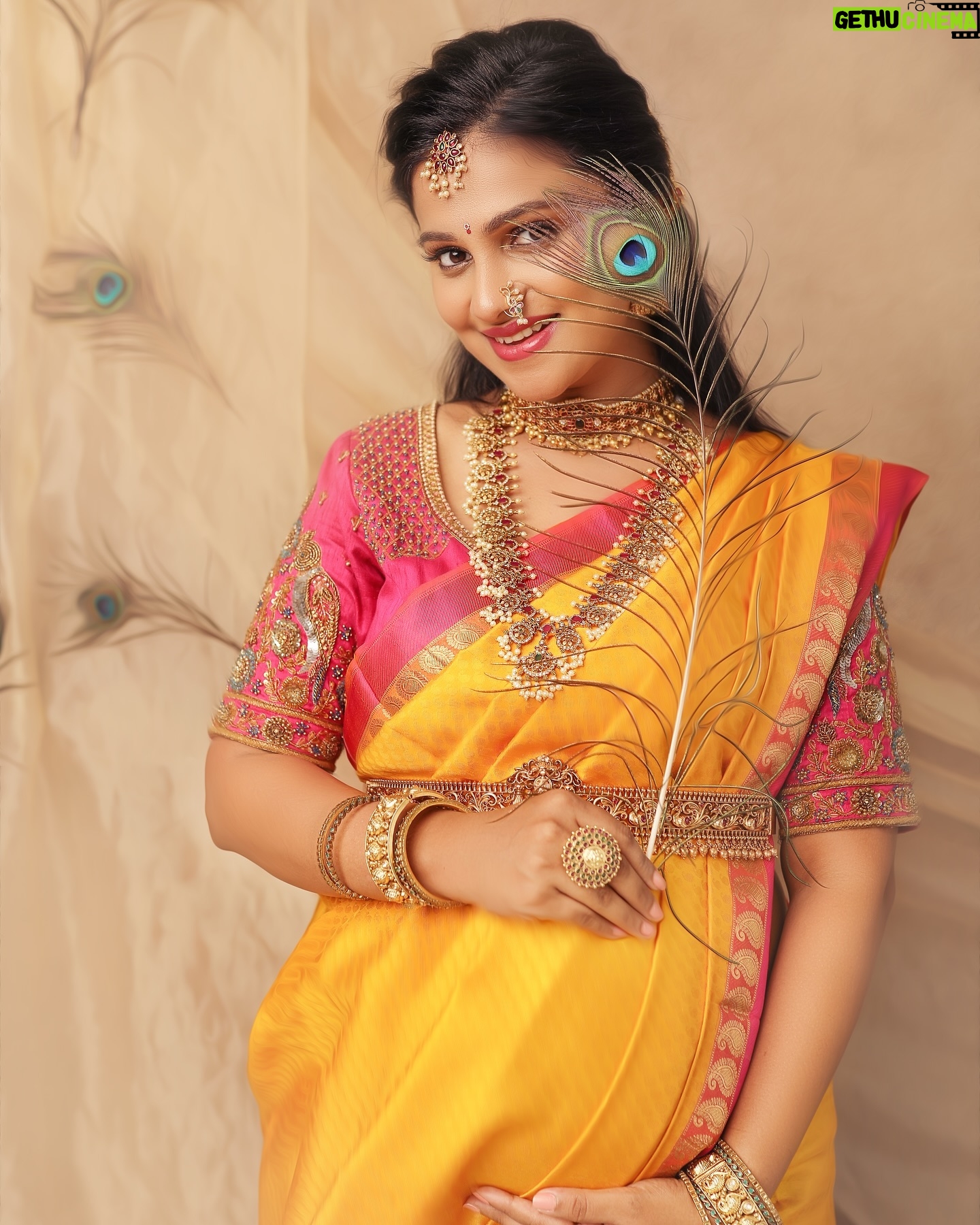 Kavitha Gowda - 64.3K Likes - Waiting for my little one ❤️❤️🧿🫰🏻
#newborn #pregnancyphotography #expectationvsreality #peacockfeathers #kavithagowda