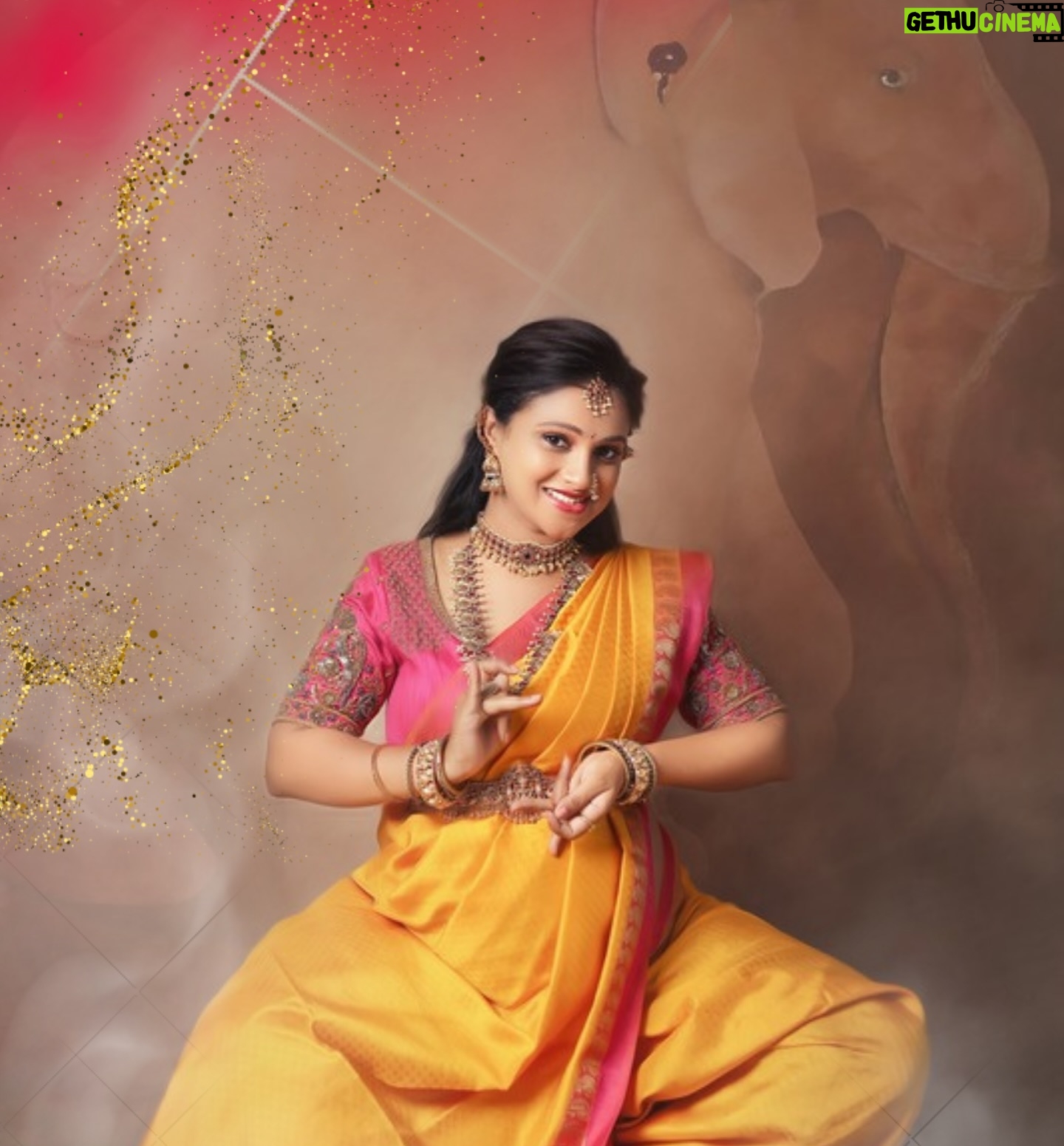 Kavitha Gowda - 67.4K Likes - ❤️🙏🏼🙏🏼 ಎಲ್ಲರಿಗೂ ಗೌರಿ ಹಬ್ಬದ ಹಾರ್ದಿಕ ಶುಭಾಶಯಗಳು 🙏🏼🙏🏼🌺🌺🧿
Photography: @vaibhavicaptures
Jewellery: @beadedtreasuresjewelry
Makeover : @makeupby_tejashwini
Blouse : @classy_renthouse
#happygowriganeshafestival🙏 #festivevibes #celebration #blessings #goodvibes . #kavithagowda .