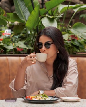 Kavya Shetty Instagram - Sundays are for sleep-ins and slow breakfasts, @reservoire now open for breakfast every Sunday☀️ 

#reservoire #kavyashetty #bangalore #pitchperfectmedia 
Click @kamal_derik