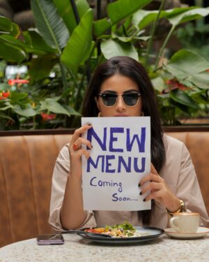 Kavya Shetty Instagram - Sundays are for sleep-ins and slow breakfasts, @reservoire now open for breakfast every Sunday☀️ 

#reservoire #kavyashetty #bangalore #pitchperfectmedia 
Click @kamal_derik