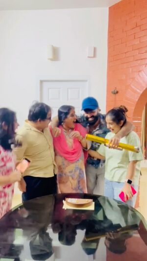 Keerthana Anil Instagram - A birthday surprise all the way from Dubai 😈

Happy birthday Beenamma @beena_anil1 

Video: @chithira_rose_mathew @krishna__lal_