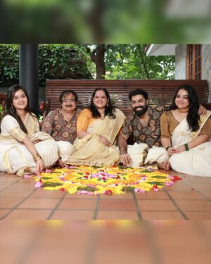 Keerthana Anil Instagram - Family ♥️

📸 @sijoamma 

#onam24 #family #onamwithfamily