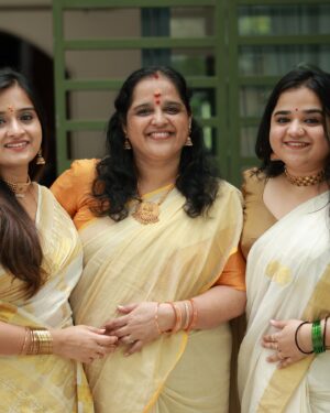 Keerthana Anil Instagram - Family ♥️

📸 @sijoamma 

#onam24 #family #onamwithfamily
