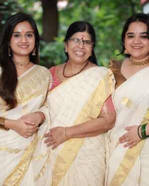 Keerthana Anil Instagram - Family ♥️

📸 @sijoamma 

#onam24 #family #onamwithfamily