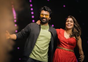 Keerthi shanthanu Instagram - Happiness lives inside the smallest of moments ❤️🎉
Thanks for the great show #krishhliveinmalaysia 
@singerkrish 🤗 and thanks for the memories #kualalumpur #malaysia #AkFilmProductions #HarekrishnaTextiles 💥😊❤️