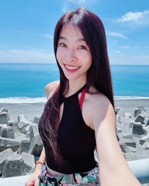 Kelly Huang Instagram - 好喜歡台東❤️本來想如果屏東大學沒考上 
我來讀台東大學也是超棒的🎵
住在充滿陽光的地方😎就是幸福🥰
