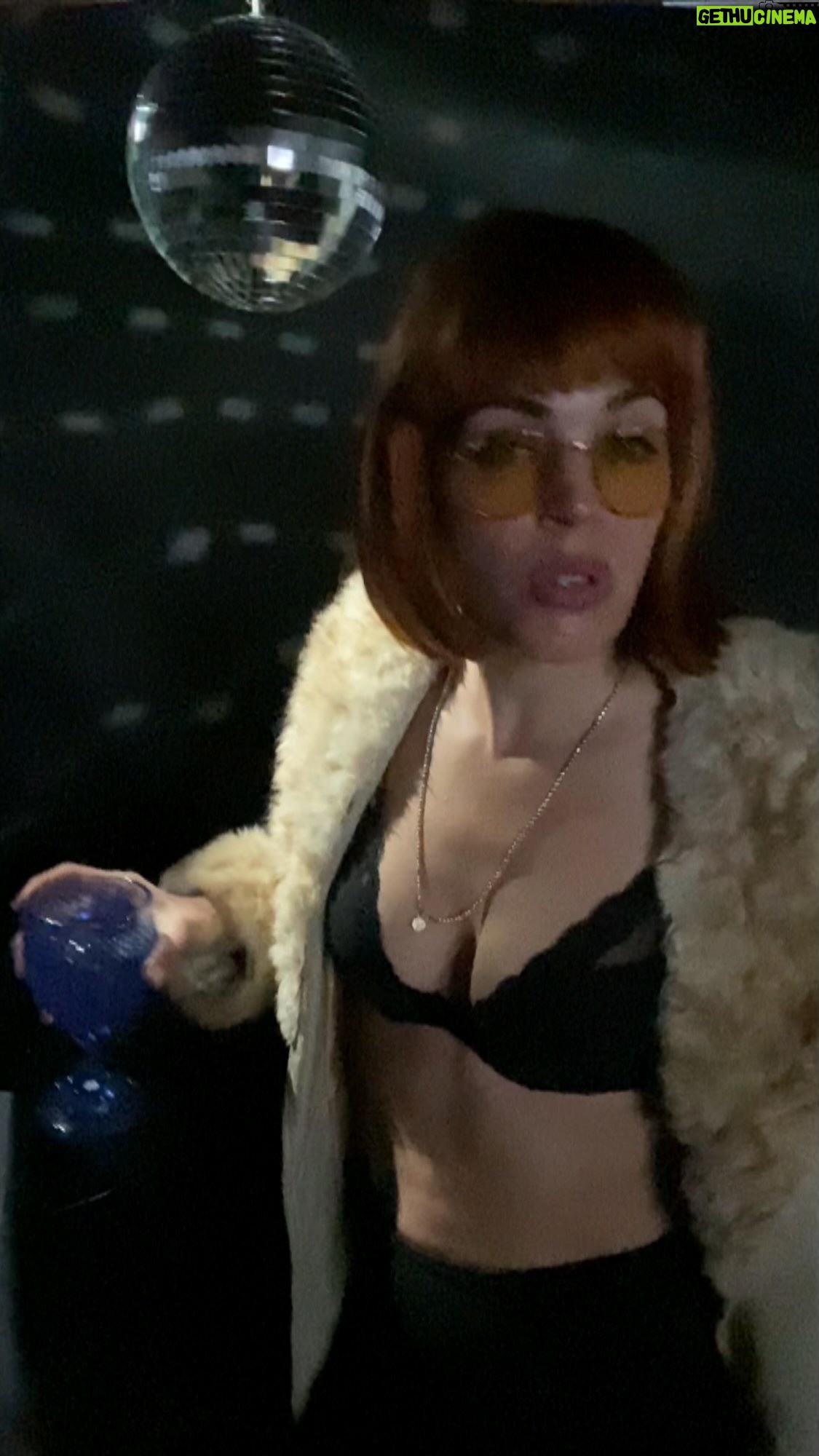 Kelly Thiebaud - 7.9K Likes - Things I do in my garage 😘 @silksonic